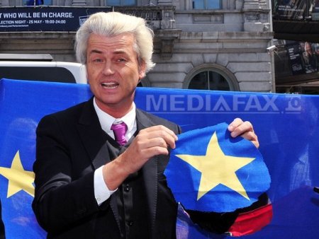 Alegeri europene in desfasurare in Tarile de Jos: <span style='background:#EDF514'>GEERT</span> Wilders a votat la Haga