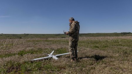Remorcher rusesc lovit cu o drona amfibie, in largul coastelor Crimeei. <span style='background:#EDF514'>SATURN</span> nu va mai naviga