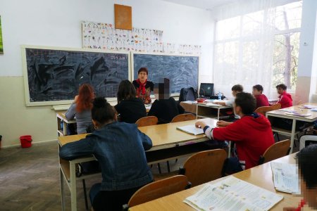 16 elevi de la o scoala din Iasi au ajuns la spital cu enterocolita acuta dupa ce au mancat sendvisuri