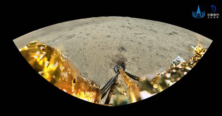 Mostrele colectate de pe partea indepartata a Lunii au fost transferate unei sonde orbitale pentru a fi aduse pe Pamant