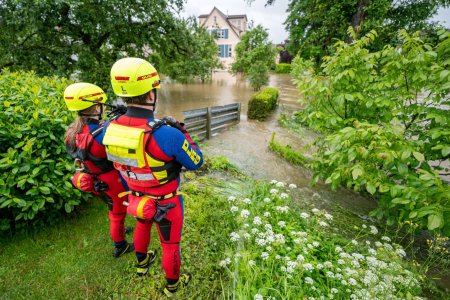 O femeie a fost salvata dupa 62 de ore in care a stat in varful unui copac, ca sa scape de inundatii, in Bavaria