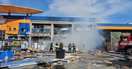 Explozie urmata de incendiu la un magazin Dedemann din Botosani. A fost activat planul rosu de interventie. Cel putin 12 raniti FOTO VIDEO