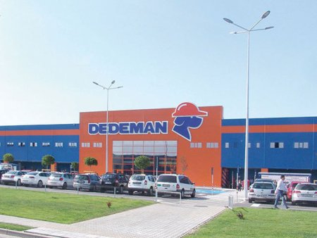 Reactia Dedeman dupa explozia de la magazinul din Botosani in care 13 persoane au fost ranite: In momentul exploziei, o firma externa autorizata desfasura lucrari la sistemul de alimentare cu gaz al magazinului