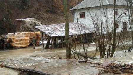 Pericol de inundatii pe mai multe cursuri de apa din Vrancea