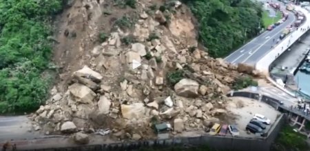 9 masini ingropate sub bolovani si 2 raniti, dupa o alunecare masiva de teren, in Taiwan | VIDEO