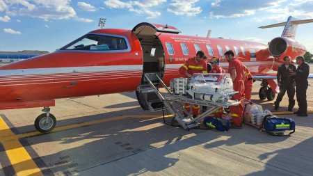 Un bebelus de doar doua zile, in stare critica, a fost transferat de urgenta cu elicopter SMURD de la Galati la Bucuresti, apoi cu avionul la Cluj