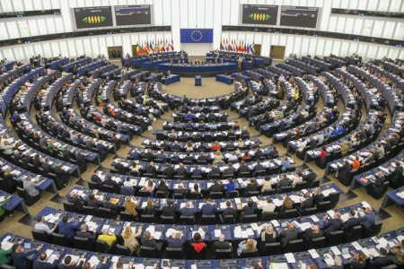 POLITICO: Cine sunt cei 30 de eurodeputati care si-au aratat sprijinul pentru Rusia in mandatele lor