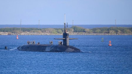 Rusia trimite un submarin nuclear la 150 de kilometri de SUA. Alte trei nave mai ajung in portul Havana, in Cuba