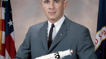 Astronautul de pe <span style='background:#EDF514'>APOLLO</span> 8, care a surprins prima imagine color a Pamantului, a murit intr-un accident de avion