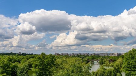 Cum va fi <span style='background:#EDF514'>VREMEA IN BUCURESTI</span> pe 9 iunie, in ziua alegerilor locale si europarlamentare 2024. Prognoza meteo speciala pentru Capitala