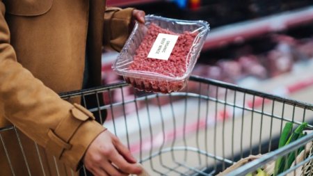 Alerta alimentara: Carne tocata contaminata, retrasa din magazine