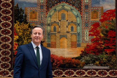 Ministrul britanic de Externe a fost victima unei farse prin apel video. David Cameron credea ca vorbeste cu Petro <span style='background:#EDF514'>POROSENKO</span>