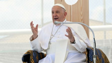 Papa Francisc urmeaza sa se intalneasca cu actori de comedie din intreaga lume, inclusiv cu Whoopi Goldberg