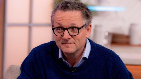 Prezentatorul <span style='background:#EDF514'>MICHAEL MOSLEY</span>, care a disparut in timp ce se afla in vacanta in Grecia, este cautat pentru a treia zi