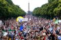 Zeci de mii de persoane au manifestat impotriva extremei drepte in Germania