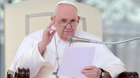 Papa Francisc se va intalni cu comedianti din intreaga lume