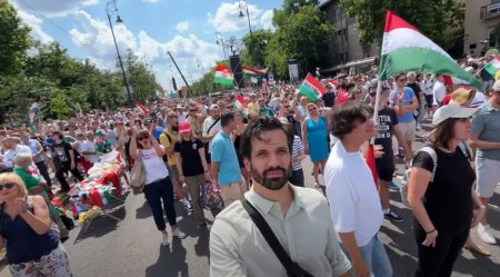 Protest la Budapesta, cu zeci de mii de participanti: Sa ne luam inapoi Ungaria, pas cu pas