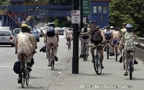 Londra, toata lumea goala pe biciclete: protestul in masa impotriva masinilor