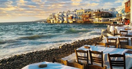 Insula din Grecia care bate Mykonos. Putini turisti stiu de existenta ei, cu toate ca peisajul e de vis