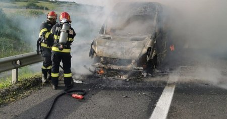 Microbuz cu 9 persoane, in flacari pe Autostrada A1. Pasagerii au reusit sa se autoevacueze la timp