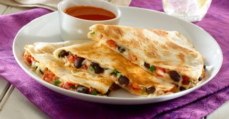 Quesadilla <span style='background:#EDF514'>CU LEGUME</span>, un mic dejun care te va cuceri. Se face rapid si e delicioasa