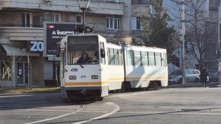 Tramvaiele liniilor 1, 7, 10, 19 si 25 opresc in statia Piata <span style='background:#EDF514'>EROII REVOLUTIEI</span>