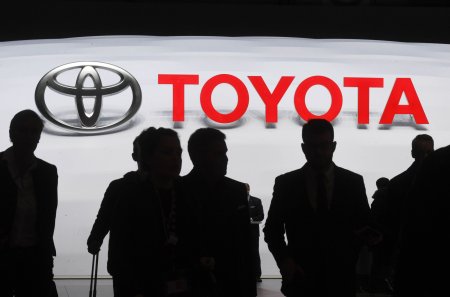 Prabusire dezastruoasa pentru unul dintre cei mai mari producatori auto din lume: Toyota a pierdut 15 miliarde de dolari pe bursa dupa ce s-a descoperit ca a falsificat testele de siguranta pentru masinile sale