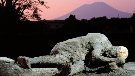 Descoperirea frescelor rare in Sanctuarul Antic din Pompeii: eleganta albastrului ceresc