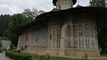 Capela Sixtina a Estului. Cea mai frumoasa manastire din Romania, ctitorita de <span style='background:#EDF514'>STEFAN CEL MARE</span>