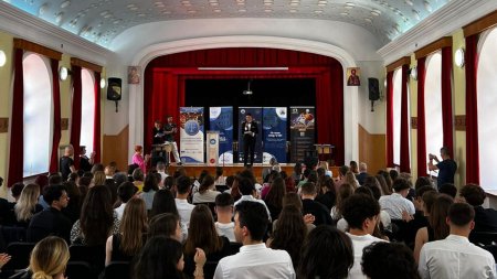 Fundatia Dan Voiculescu pentru Dezvoltarea Romaniei premiaza performanta scolara si interesul pentru stiinta si inovare la Gala Excelentei Lazariste