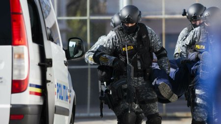 Un barbat din Constanta a vrut sa-si dea foc in parcarea unui mall din Constanta. A fost dus la spitalul de psihiatrie