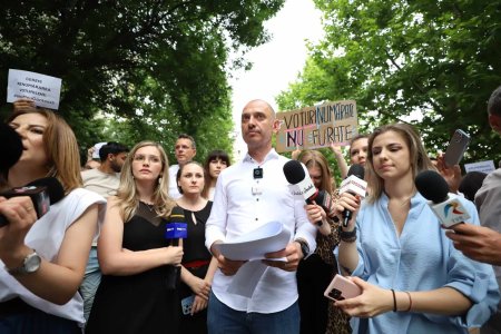 Radu Mihaiu: Avem suspiciuni de frauda pentru peste 2.000 de voturi. Protest USR la Biroul Electoral Sector 2