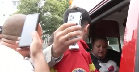 Sosoaca, scandal in strada, cu jandarmii, langa un camion cu voturi. Senatoarei i s-a facut rau si a fost chemata ambulanta VIDEO