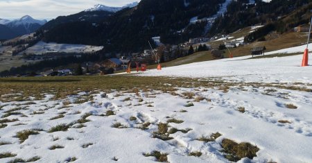 Sporturile de iarna ar putea deveni o amintire in Romania. Statiunile montane se <span style='background:#EDF514'>REINVENT</span>eaza cu noi distractii