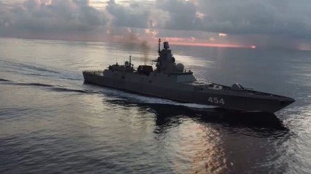 Rusia se lauda ca a trecut cu o f<span style='background:#EDF514'>REGATA</span> si un submarin nuclear la mai putin de 50 de kilometri de coastele SUA. Navele au ajuns la Havana