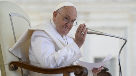 Revolutie la Vatican: Papa Francisc le cere preotilor sa tina predici mai scurte ca sa nu adoarma oamenii