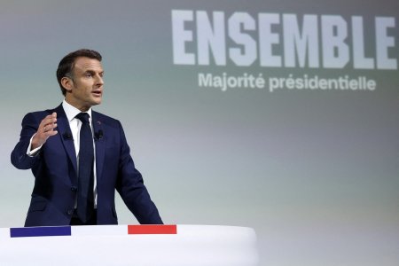 Emmanuel Macron ii indeamna pe francezi sa se adune in jurul sau si sa invinga cele doua extreme