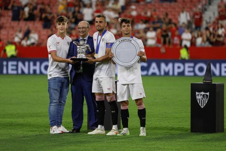 FC <span style='background:#EDF514'>SEVILLA</span> a castigat un trofeu oficial fara sa stie in sezonul trecut. Ce decizie surprinzatoare a luat UEFA!