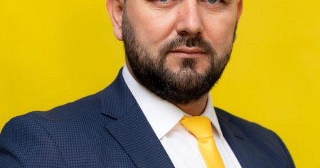 Cel mai vechi primar din Romania a fost invins la alegeri de sosia lui Gerald Butler