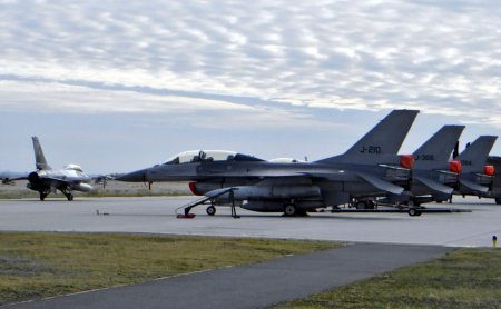 MApN semnaleaza o dezinformare a Rusiei: zboruri de proba cu F-16 in directia Odesa – Insula Serpilor