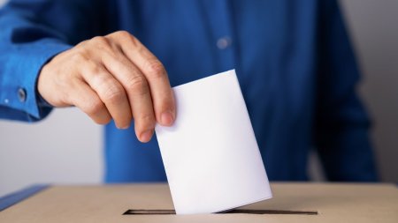 AEP anunta noi alegeri, in doua comune din Romania, dupa ce candidatii la primarie au obtinut scor egal la voturi