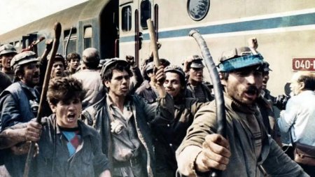 Mineriada din iunie 1990 - asa cum a trait-o poetul Cezar Ivanescu. Povestea celui mai brutal episod de razboi civil din istoria Romaniei postdecembriste