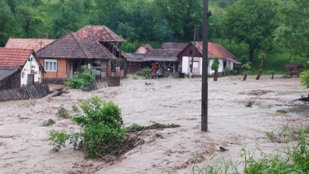 Cod galben de inundatii dupa ploile din ultimele zile in Sibiu si Brasov