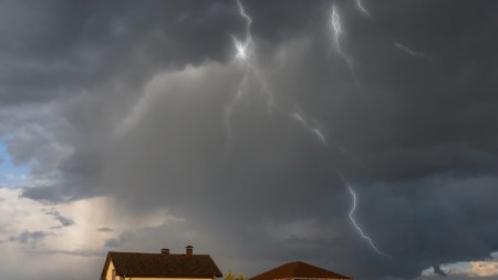 Cod galben de furtuni puternice in aproape toata tara. Noi avertizari de vreme severa de la ANM