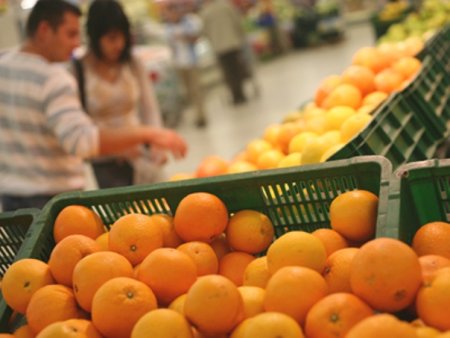 Sucul de portocale risca sa devina aproape un lux din cauza pretului citricelor