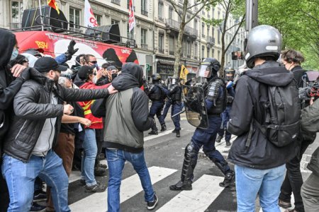 Miting la Lyon, Franta: 4.500 de persoane au marsaluit impotriva extremei drepte. O sectie de politie a fost <span style='background:#EDF514'>SPARTA</span>