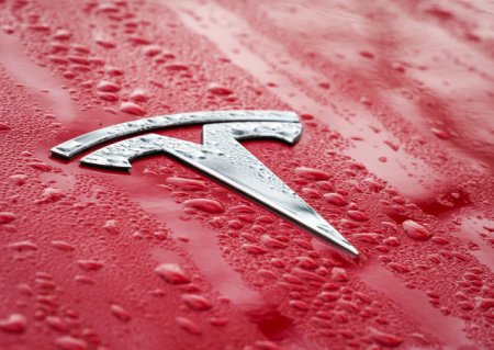 Tesla se asteapta sa majoreze pretul masinilor fabricate in China si vandute in UE dupa cresterea taxelor vamale