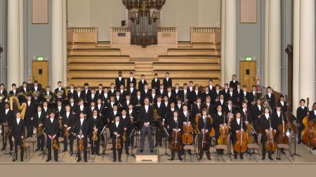 Eton College Symphony Orchestra vine in Romania