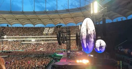 Huiduiti-ma vreme de 5 minute, va rog! Ce le-a spus Chris Martin celor veniti la al doilea concert sustinut de Coldplay in Romania VIDEO