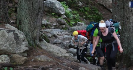 Trasee montane de vara in Parcul National Retezat. Sfaturi pentru turistii care pornesc la drum VIDEO